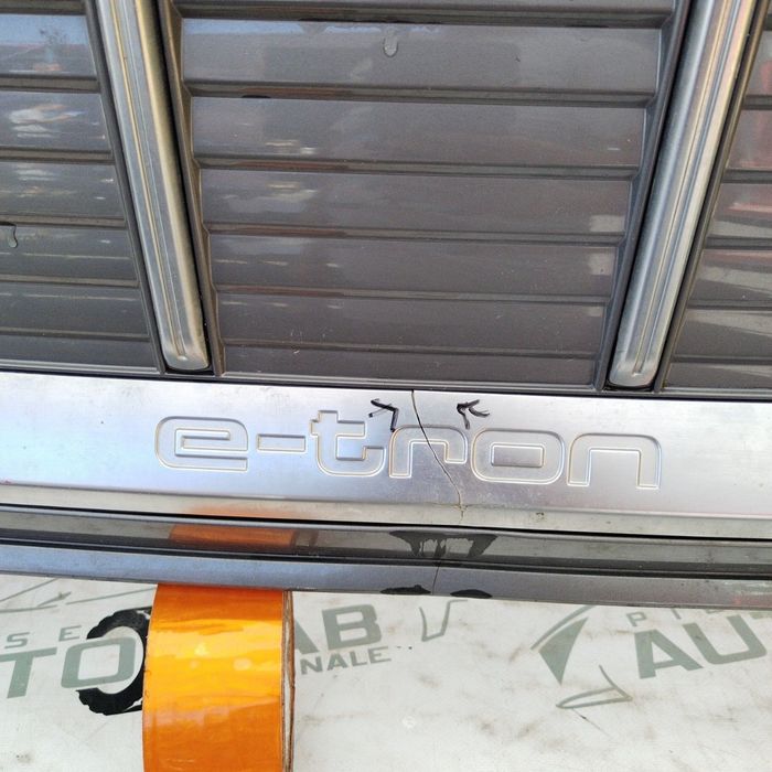 Bara fata Audi E-Tron / Q8 E-tron electric an 2018-2019-2020-2021-2022