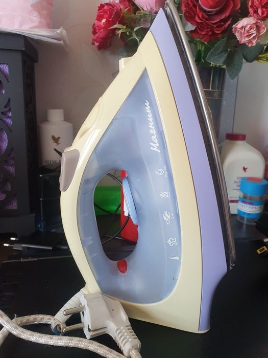 Паровой утюг Магнит