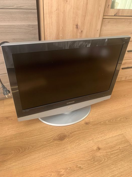 Samsung LCD телевизор 32 инча