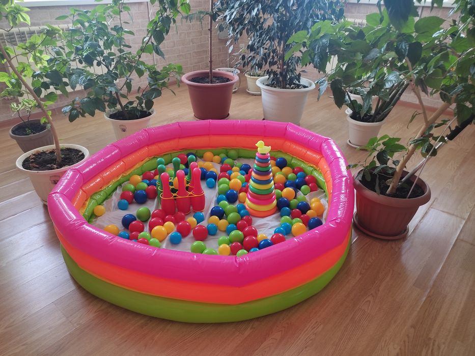 Бассейн с шариками 69 шт  + пирамидка с бойлингом