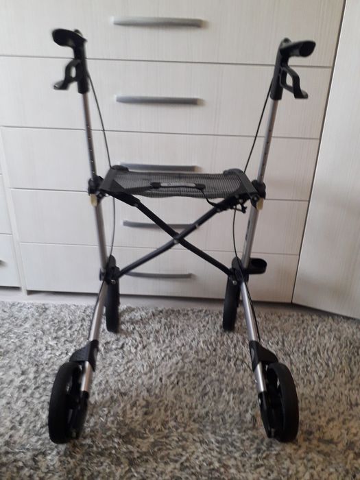 Vând rolator GEMINO 30 D