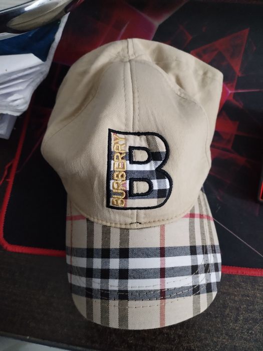 vând șapcă burberry