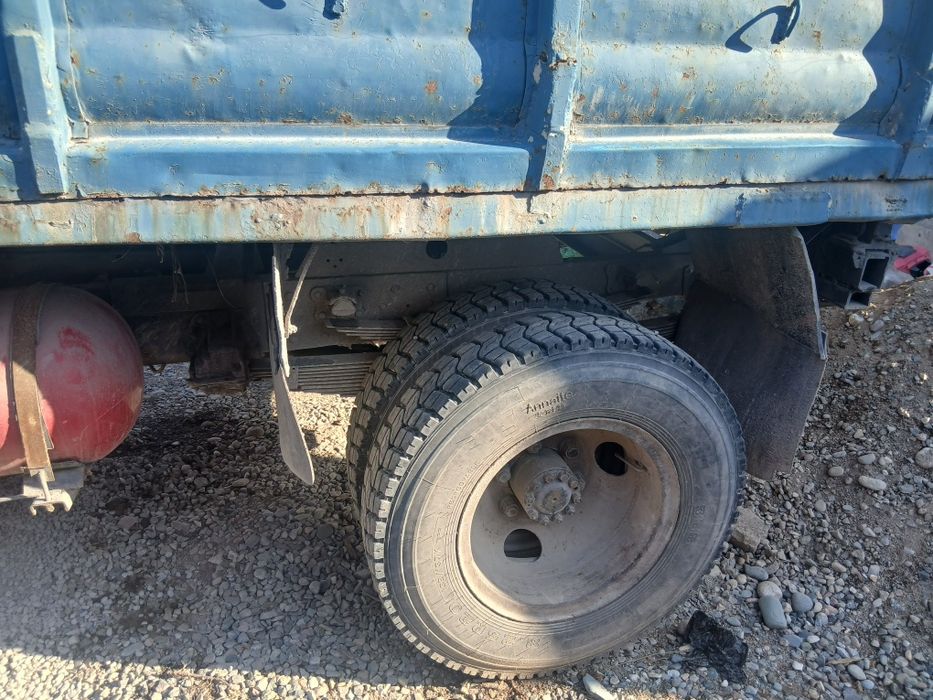 Gaz 53 mashinasi sotiladi