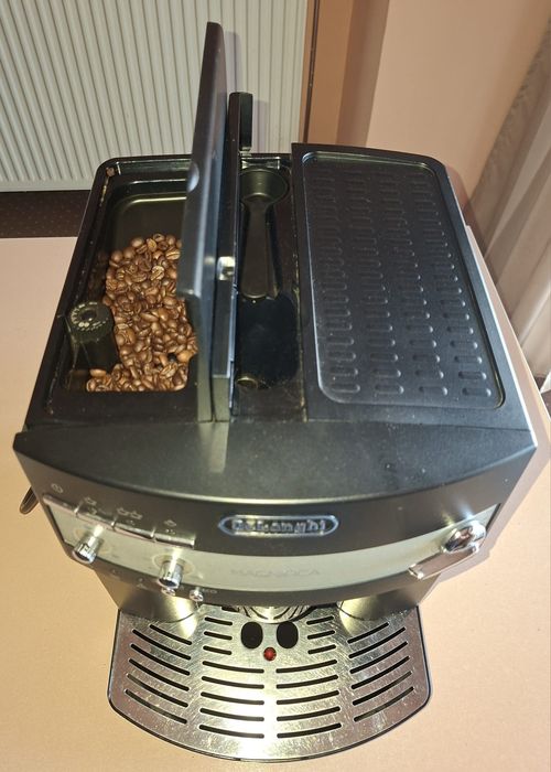 Espressor DeLonghi Magnifica