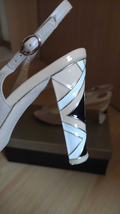 Sandale elegante cu bareta la spate