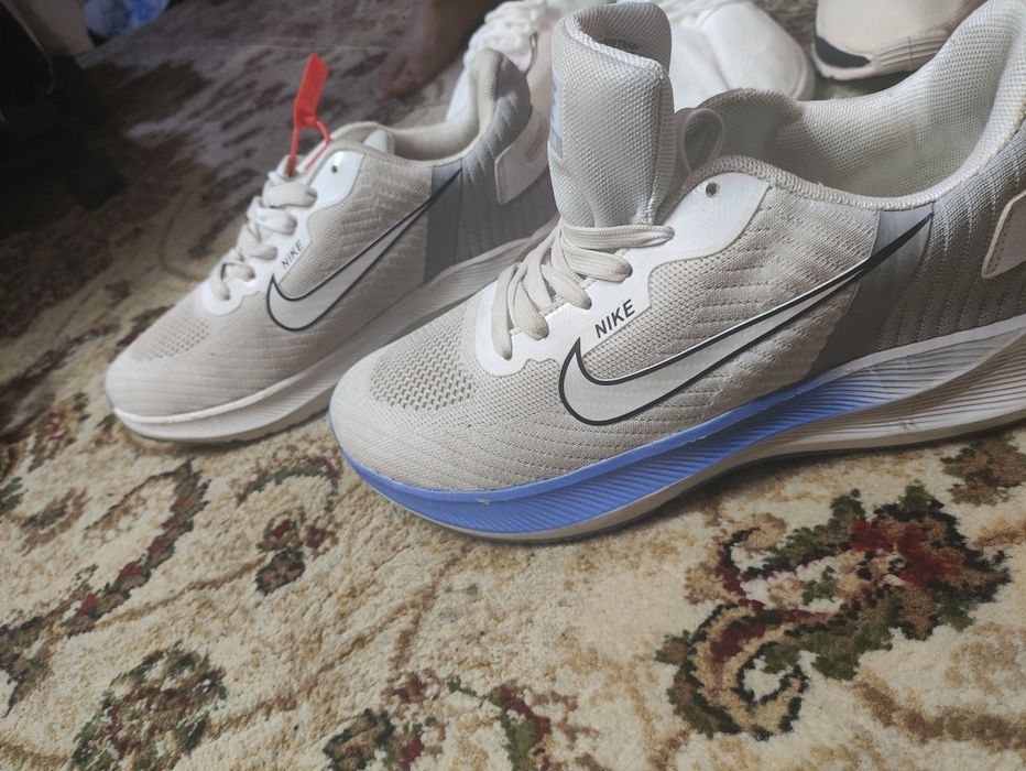 Кроссовки               .