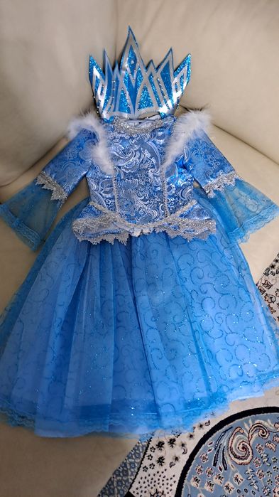 Продам новогодние костюмы