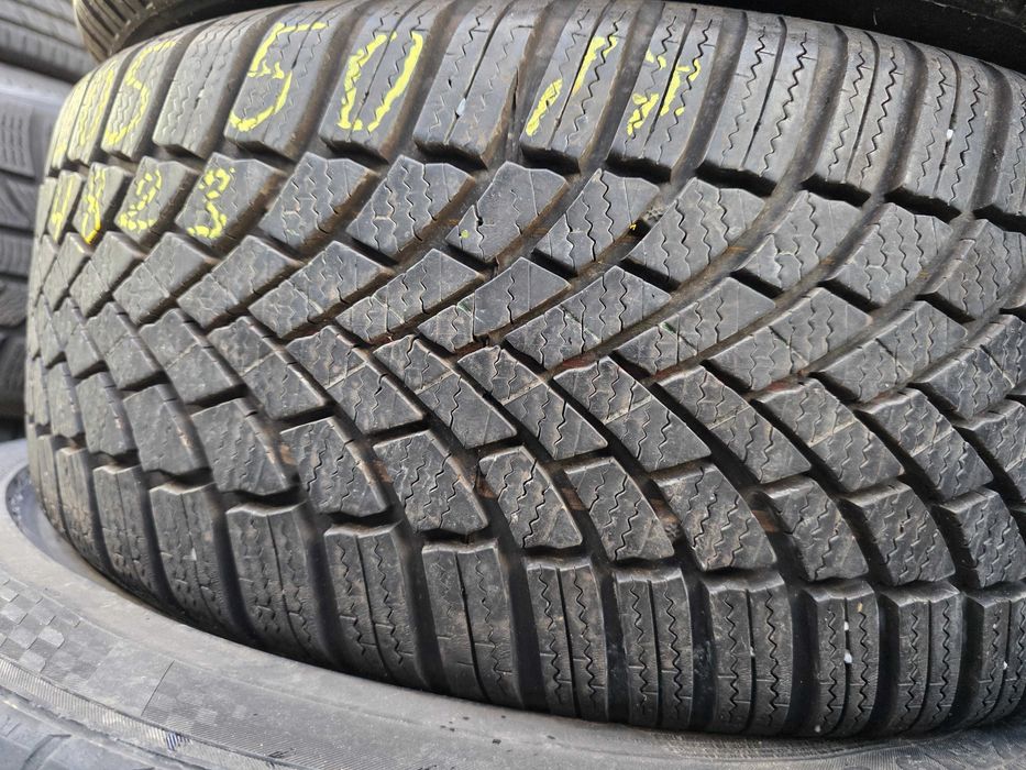 2бр Зимни гуми 205 50 17 - Bridgestone - DOT 2023