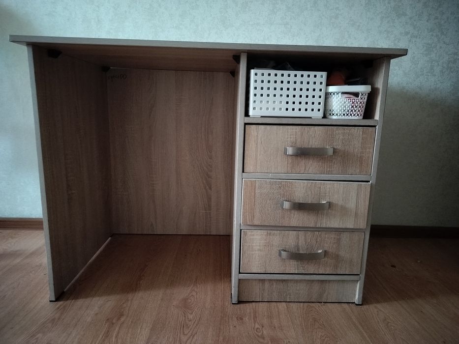 Продается стол и стул