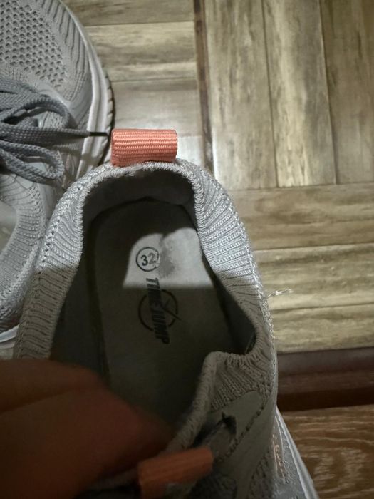 Кроссовки для девочки