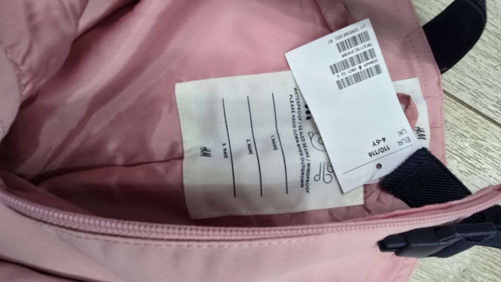 Pantaloni impermeabili H&M noi cu eticheta