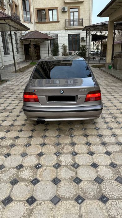 Срочно продаю бмв е 39 автомат каропка в отличном состоянии.