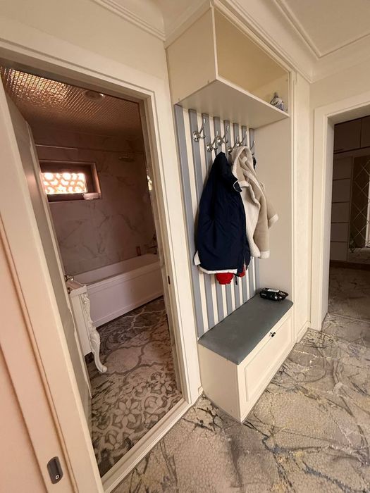 Ayraport 3xona 2etaj kvartira bor.