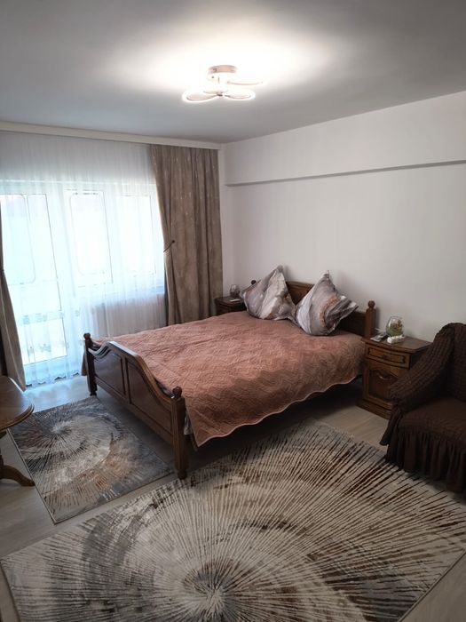 Inchiriez apartament  cu 2 dormitoare decomandate