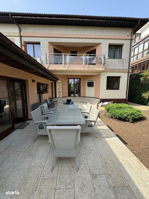 Casă de închiriat cu 6 camere în Damaroaia