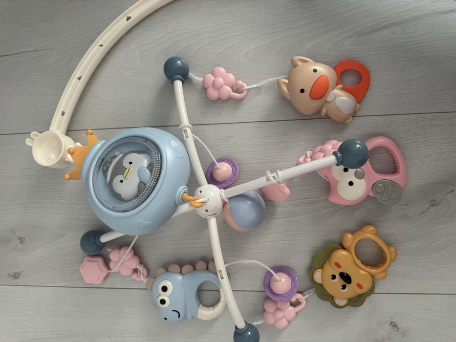 Музикална въртележка за легло Moni Toys - Пингвин
