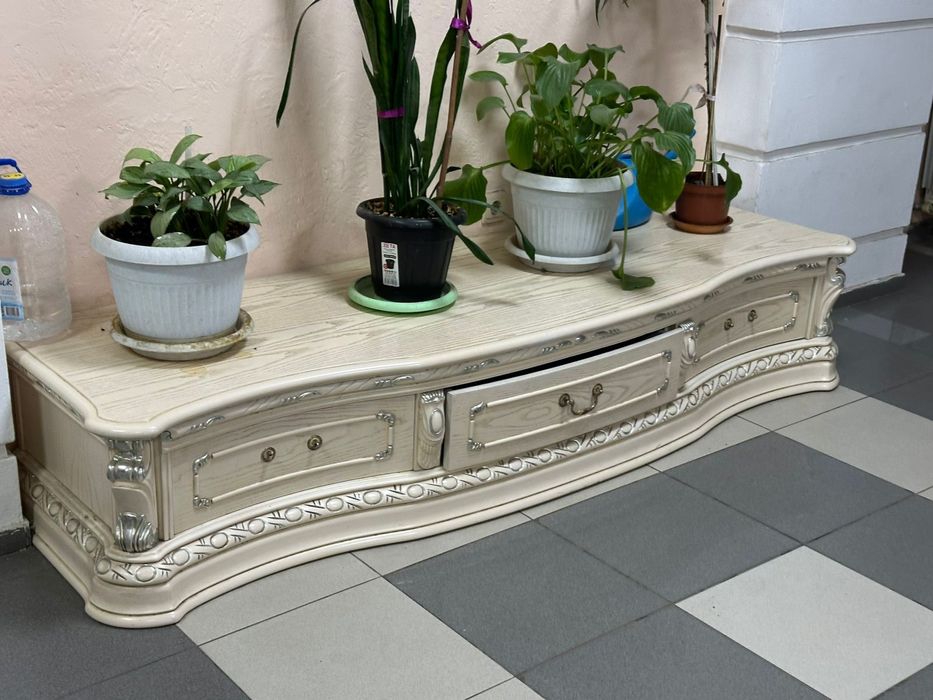 Тумба под телевизор, дерево