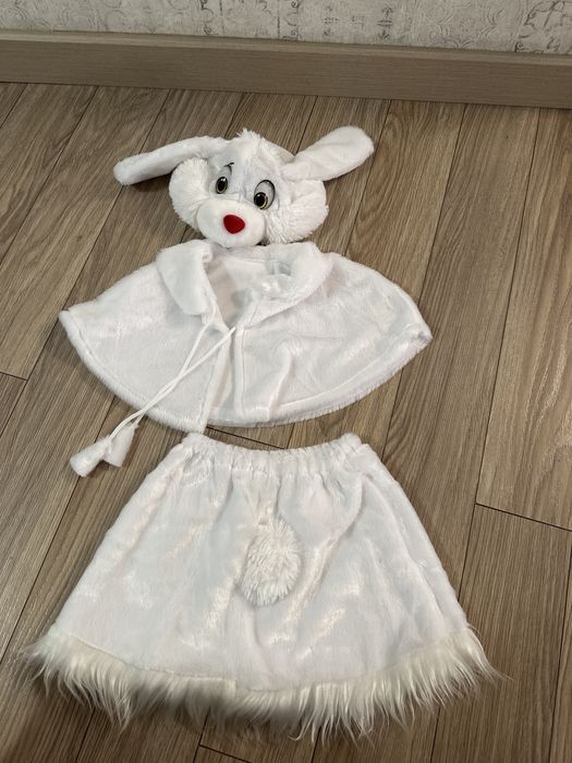 Нарядные новогодние  платья на 2- 3,5-6 лет, костюм зайчика,снеговика