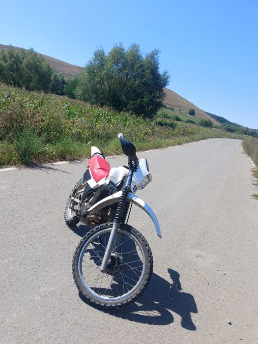 Vînd yamaha DT 125