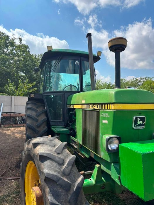 john deere 3040.