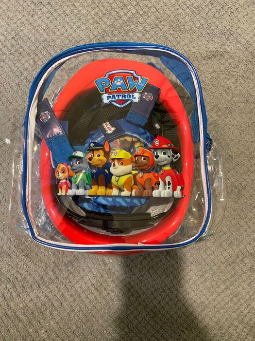 Продавам комплект каска, наколенки и протектори за ръце.