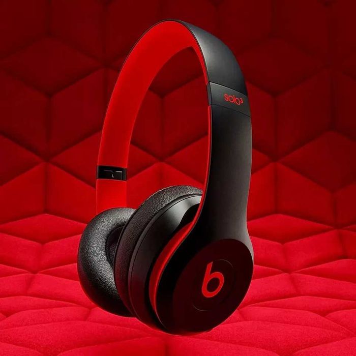 Продавам чисто нови  слушалки  Beats Solo3 Wireless