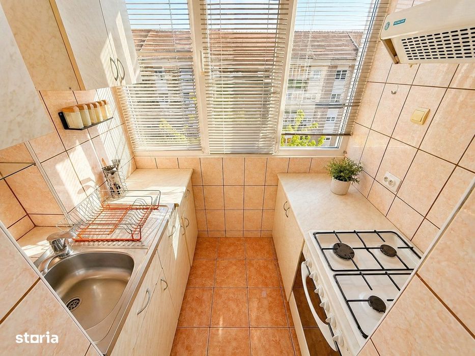 Pb cu 2 camere - Etajul 4 - Zona strazii Sovata - Decebal - IMOBIHOR