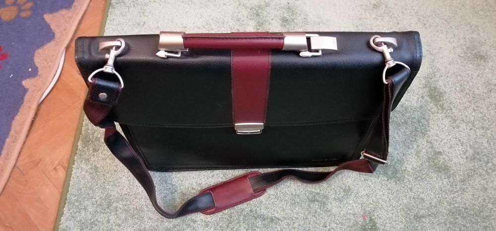 Laptop Geanta maron brun nefolosita,materiale calitate,oferta CRACIUN.