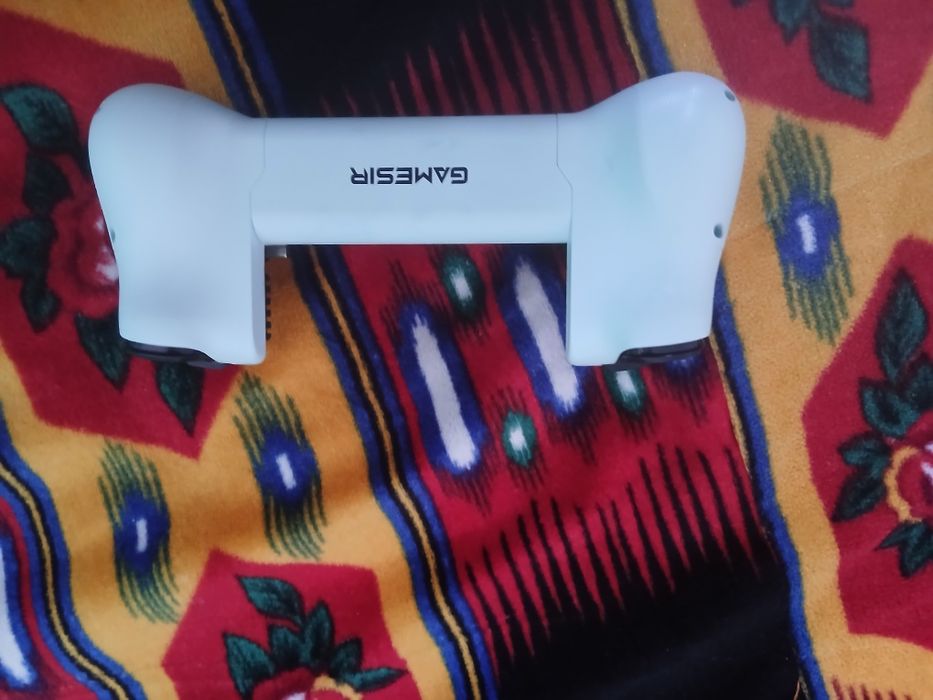 Геймпад для смартфона.