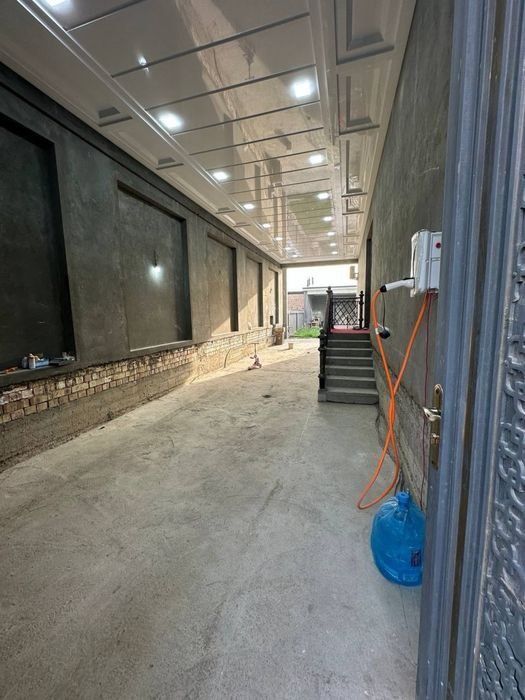 Дурмон да сотилади 3,7соток 2этаж 6хона падвал сауна бор.