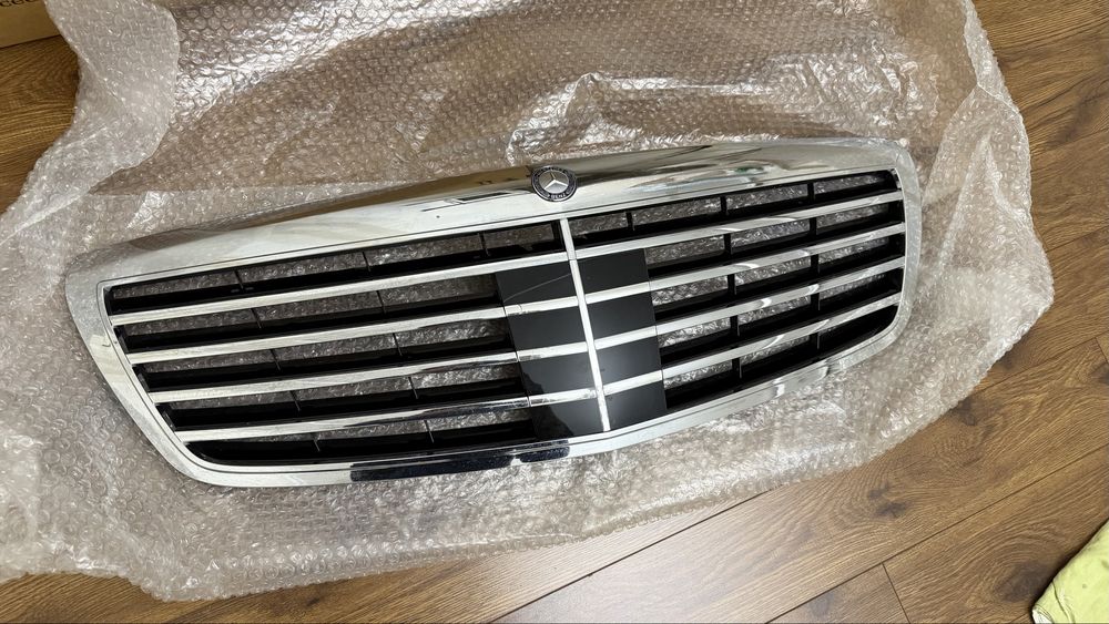 Решетка (оригинал) на Mercedes Benz W221
