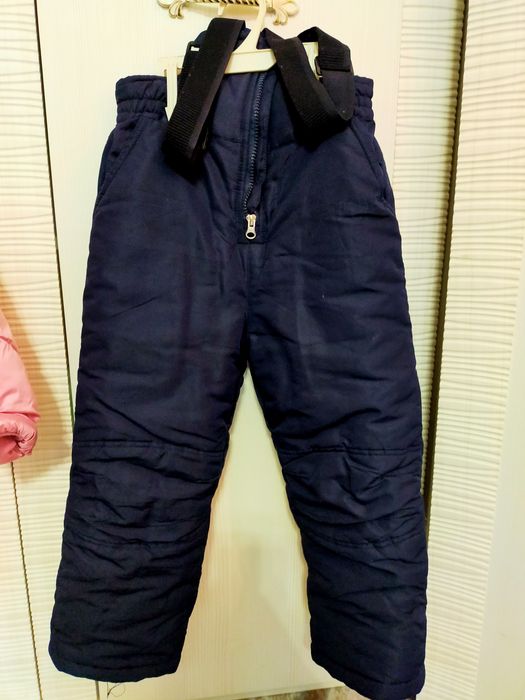 Продам комбинезон для девочки. На 3-4 года.Зима