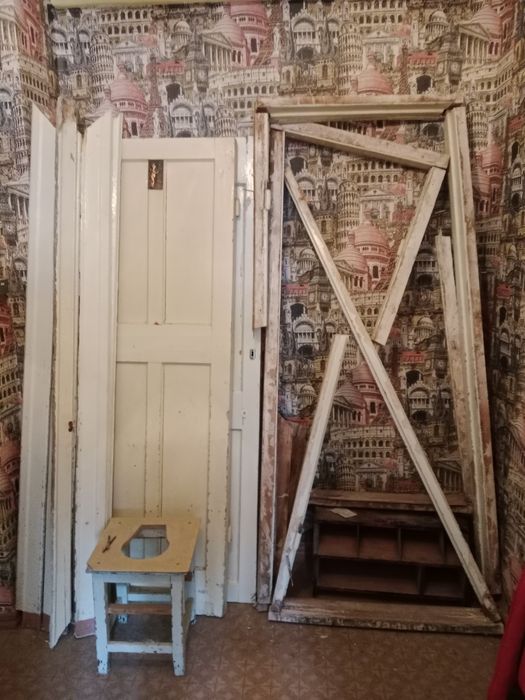 Отдам рамы,двери бесплатно