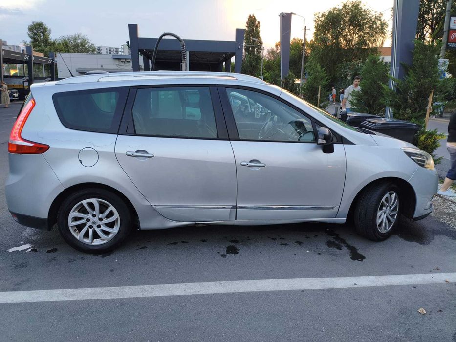 RENAULT Grand Scenic