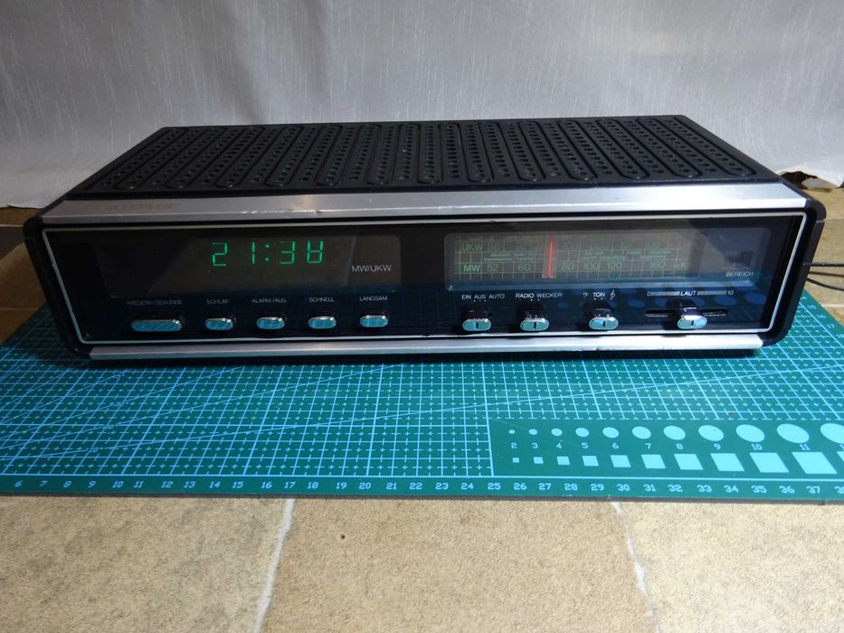 Aparat radio vintage cu ceas vfd /Atomic DGU 500