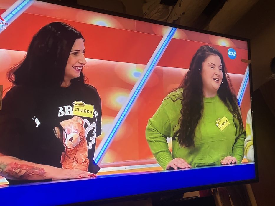 Продавам ТВ Samsung Qled  за 600 лв QE43Q60RAT нова  матрица