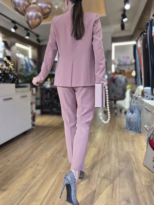 Дамски костюм - Италия