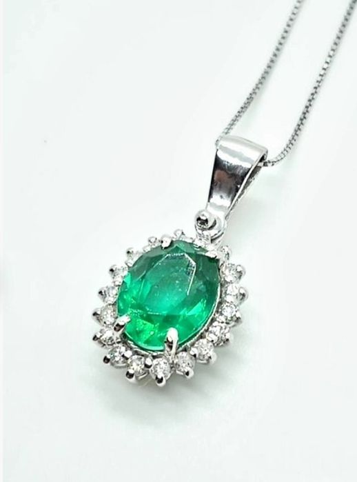 Обици и колие 18к бяло злато изумруд и диаманти