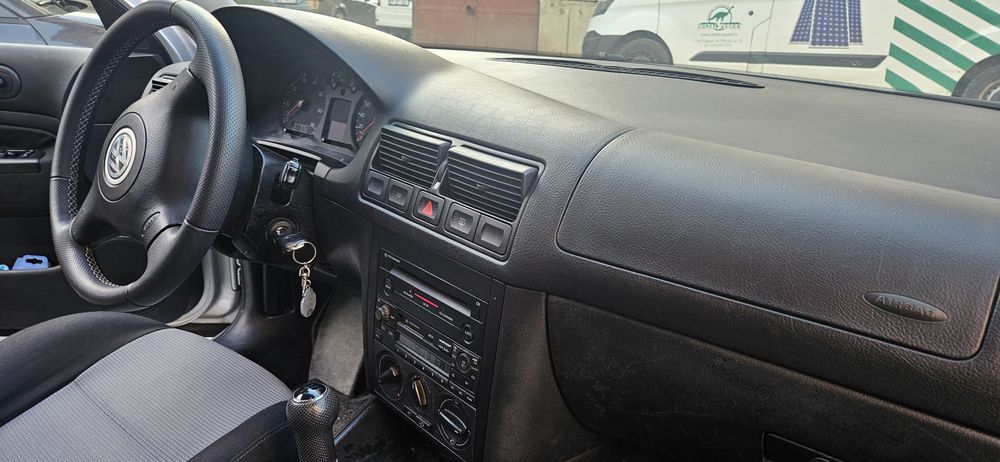 VOLKSWAGEN Golf 2004