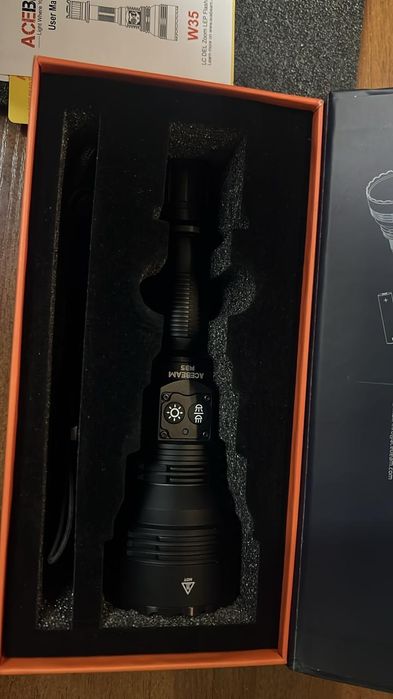 Очень мощный фанарь,  лазерный , оригинал !