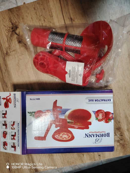 Порцеланов сервиз, месомелачка, ръчна машинка за мелене на домати,