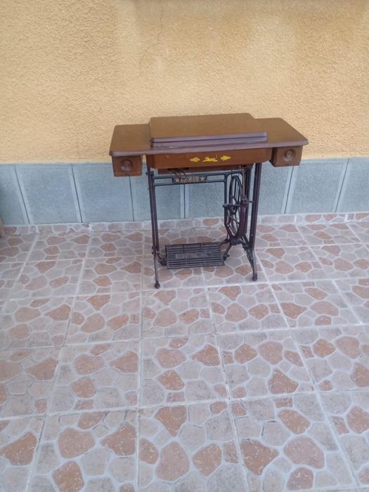 Крачна шевна машина,работеща