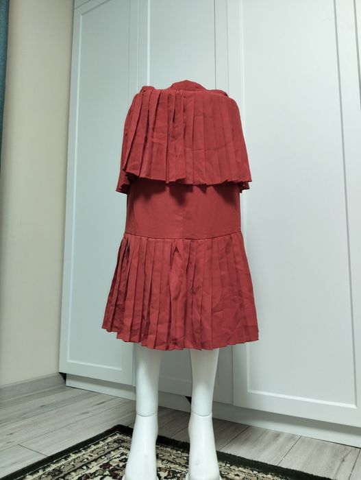 Продам платья новые