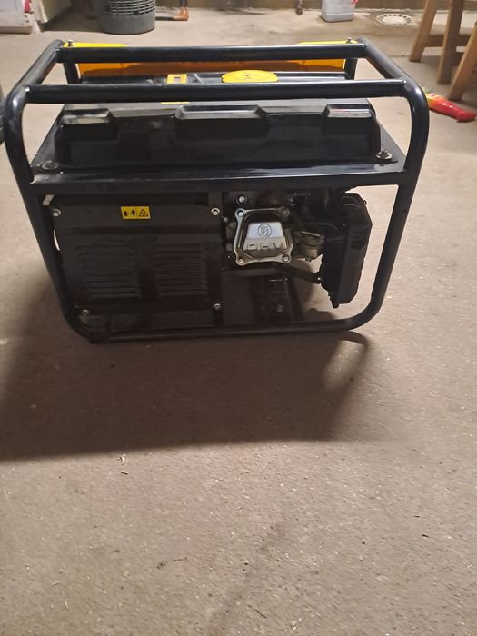 Vând generator Stanley