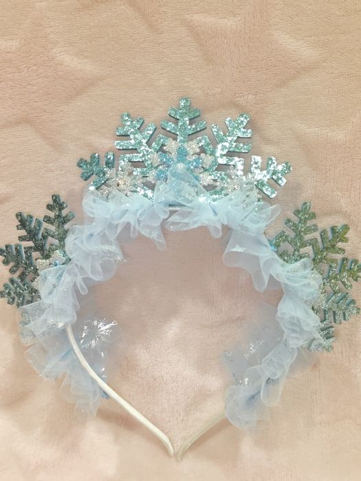 Новогодний ободок в светло голубом цвете.