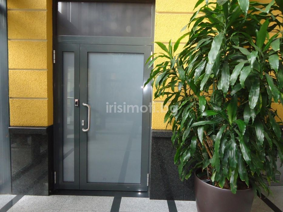 Под наем , €1235, 95кв.м. в Център