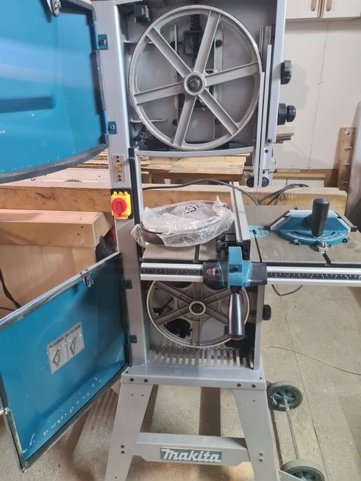 Ленточная пила макита