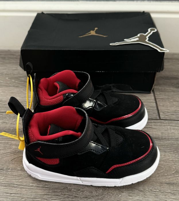 Новые  кроссовки Jordan