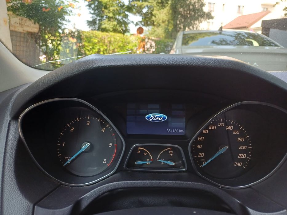 FORD Focus 2011 — imagine 5