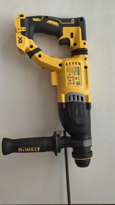 Перфоратор Dewalt DCH263